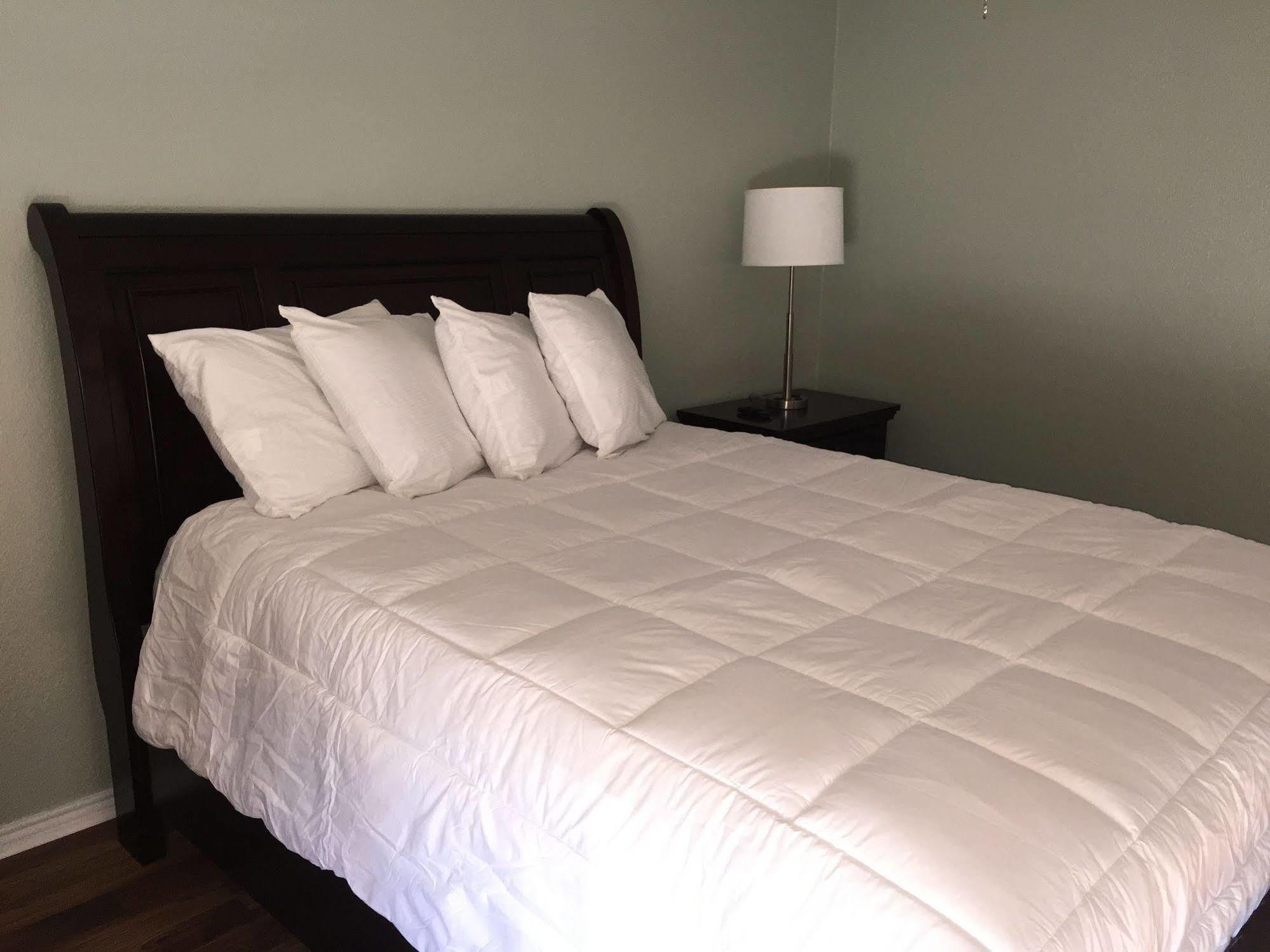 Four Horseman Travel Lodge Pilot Point Exteriör bild